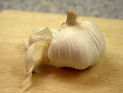 Garlic can help adult acne cures